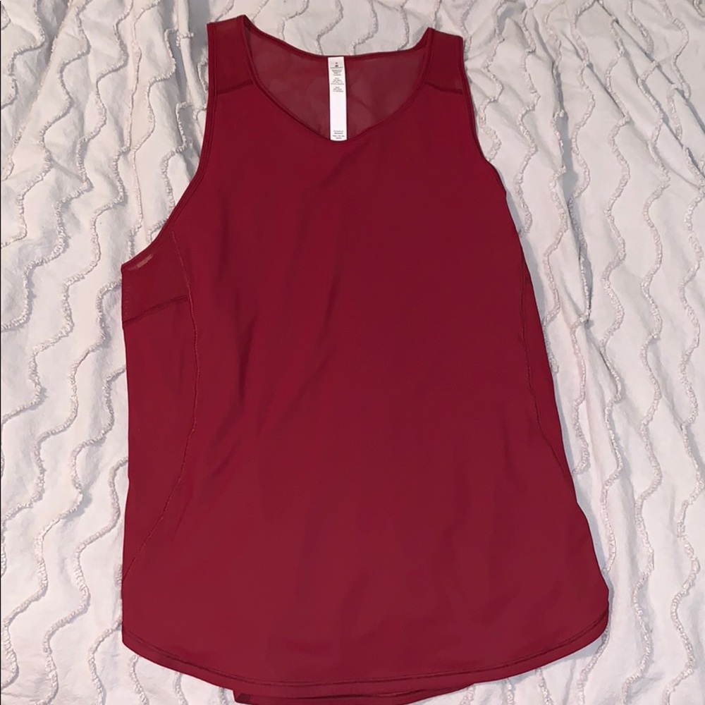 Lululemon tank top never worn !!